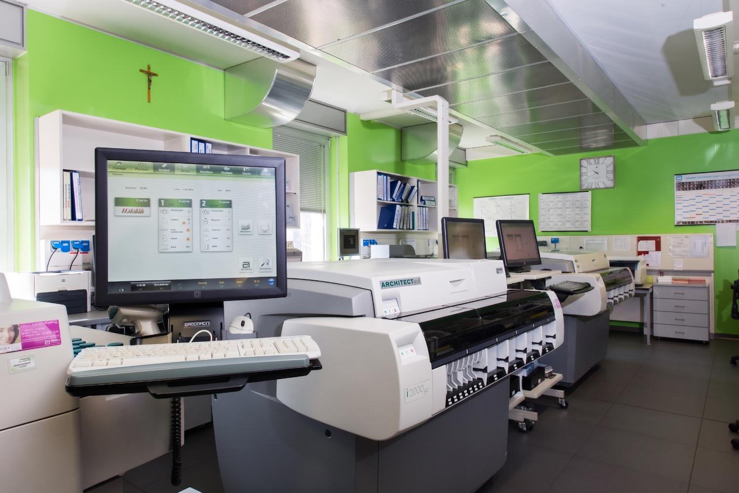 Dietro un semplice prelievo c'è molto di più: il ruolo del laboratorio analisi nella medicina di oggi